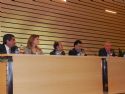 Mesa en el salón de actos de la Feria